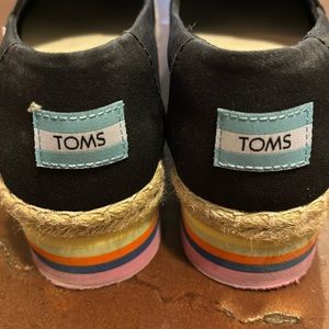 Toms platform shoes